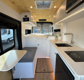 Adventure van campervan screenshot