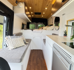 Adventure van campervan screenshot